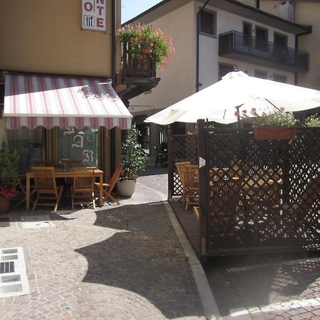 Albergo Leon Bianco Moggio Udinese Exterior foto