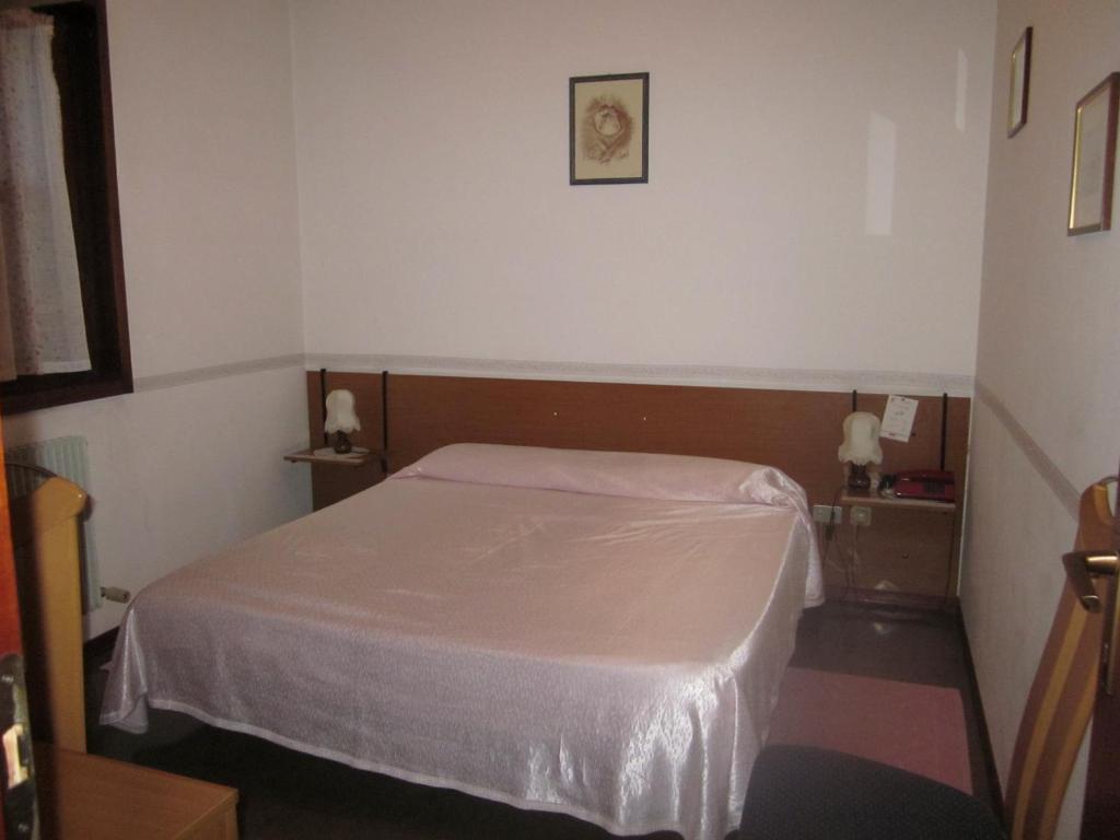 Albergo Leon Bianco Moggio Udinese Quarto foto