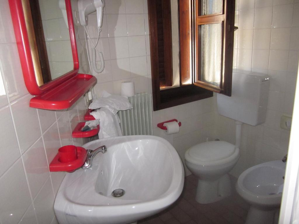 Albergo Leon Bianco Moggio Udinese Quarto foto