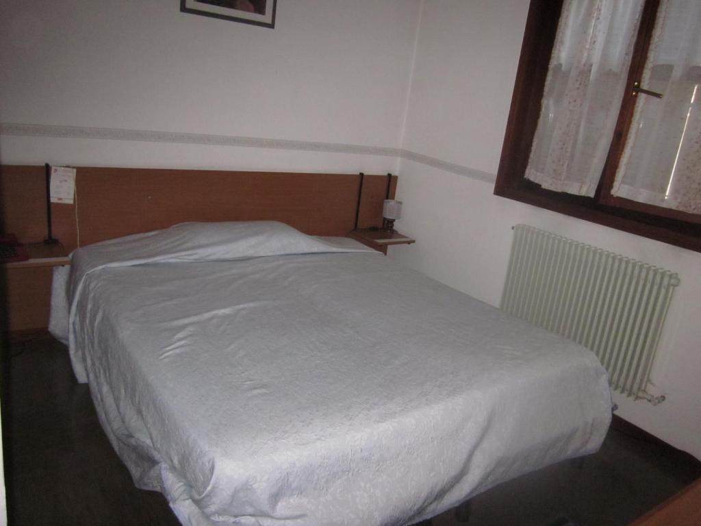 Albergo Leon Bianco Moggio Udinese Quarto foto