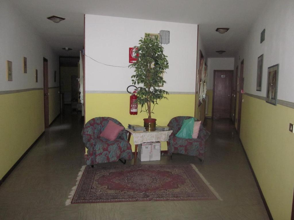 Albergo Leon Bianco Moggio Udinese Exterior foto